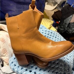 Vince Camuto Tan Leather Ankle Boots 7